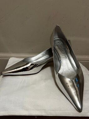 NWOB | Stuart Weitzman Eva Kitten Heel Pointed Toe Pump | Size 8